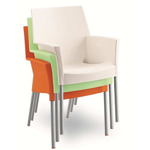 Hazradní plastové židle